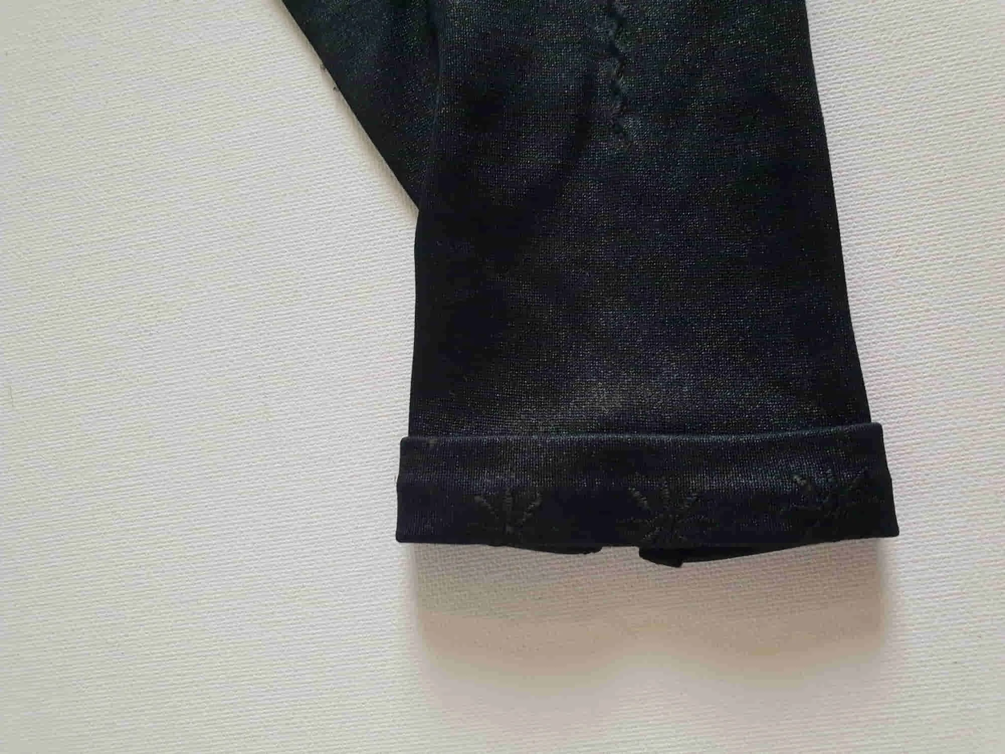 Short Black Satin Gloves - M