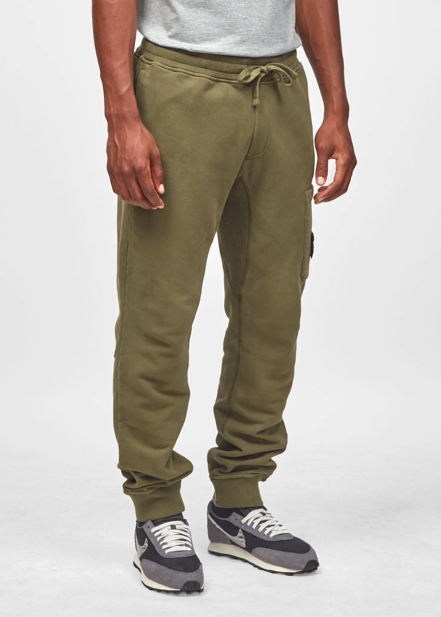 STONE ISLAND: PANTS [OLIVE]